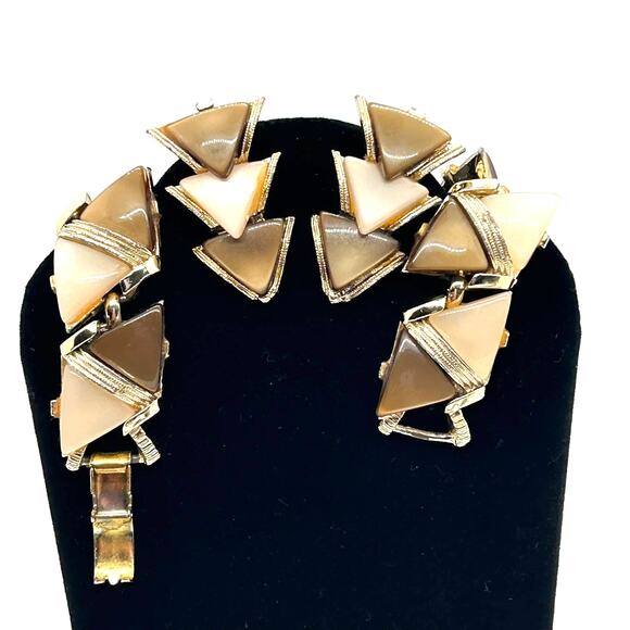 Vintage MCM Leru Thermoset 2 Tone Brown/Cream Bracelet and Earrings Set - Picture 2 of 12